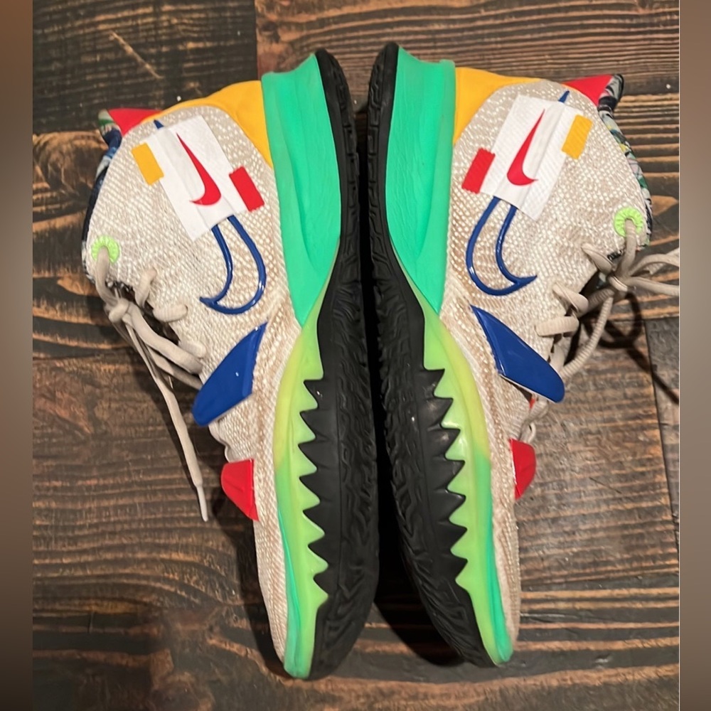 Nike Kyrie Vision 7 (sz 9)